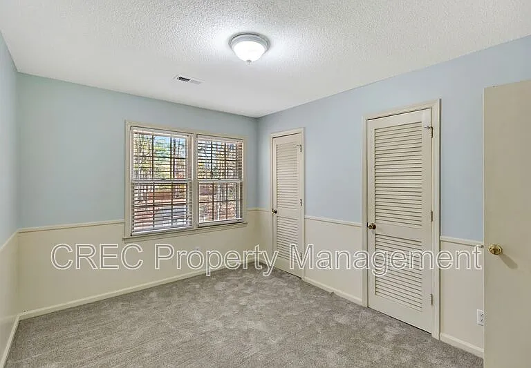 321 Shaftesbury Ln — Photo 26