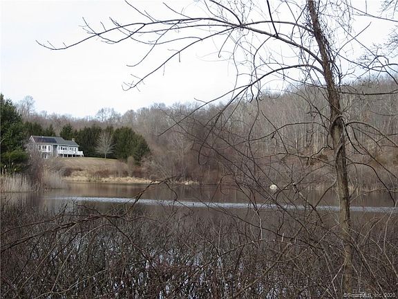 3rd image of 26 Fox Hollow Dr