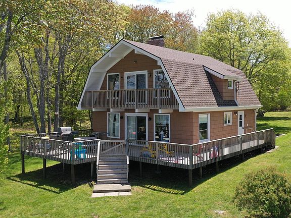 3rd image of 429 Clinton Rd