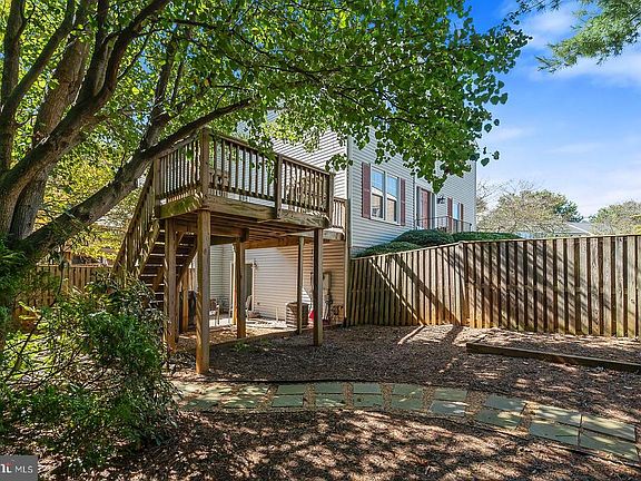 4th image of 727 Arbor Ct