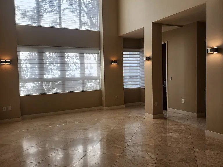 845 Fort Stockton Dr — Photo 2