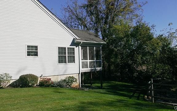 3rd image of 112 Glenmoor Cir