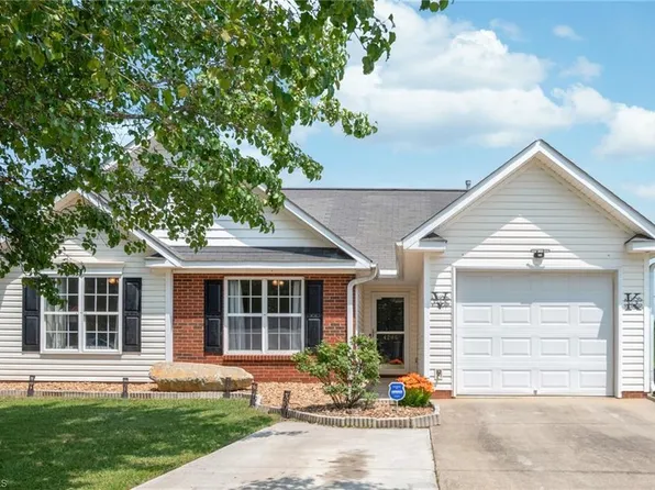 4208 Oaksburg Ct, Winston Salem, NC 27107