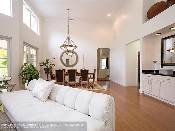 5th image of 1204 Manor Dr S
