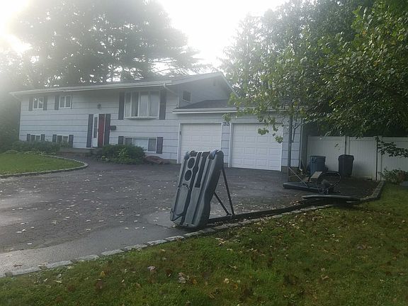 3rd image of 33 Foxwood Dr