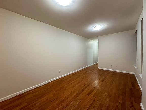 3rd image of 331 W 35th St APT 3W