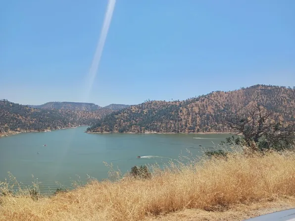 6 Plaza Dr, Friant, CA 93626