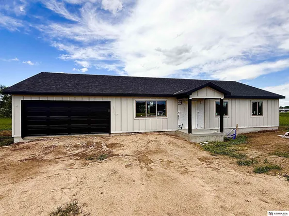 815 Northwind St, Fairbury, NE 68352