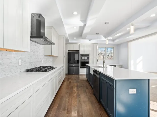 4 Woodward Rd, Lincoln, RI 02865