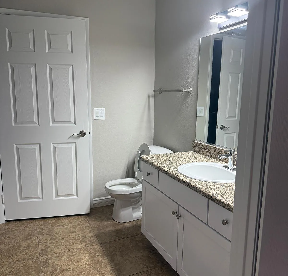 2 bed, 872 sqft, $1,400 — Photo 3