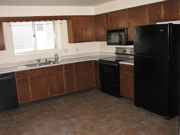 4th image of 712 Avenue E APT 2