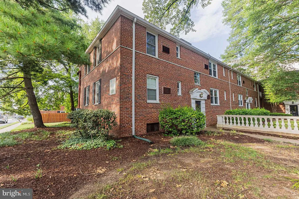 Building Photo - 100 N George Mason Dr #3