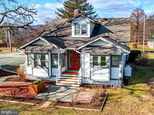 45 S Loudoun St, Lovettsville, VA 20180