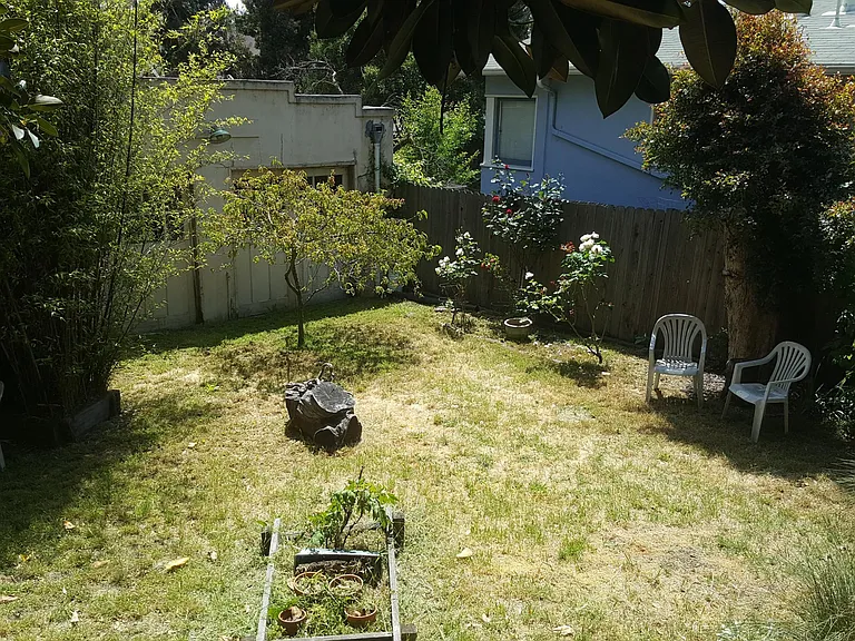 2318 Howe St #A — Photo 12