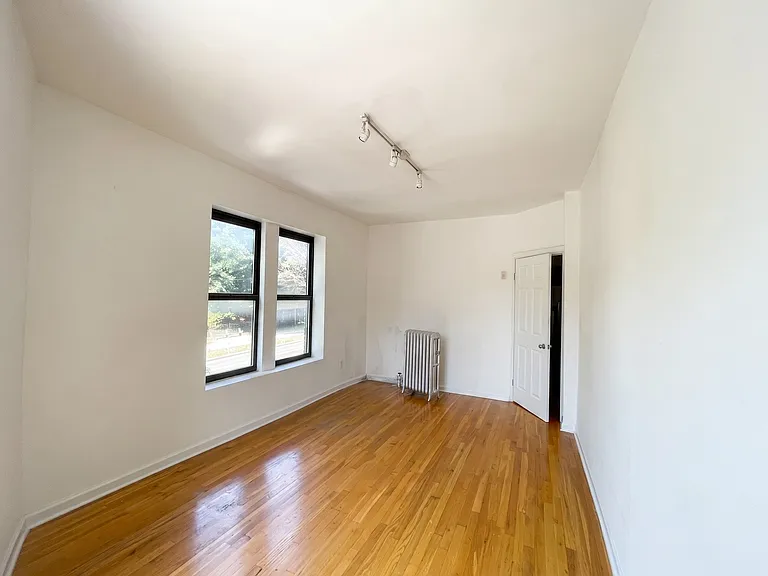 305 Ocean Ave #B5 — Photo 4