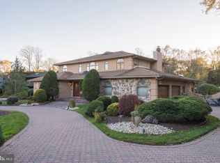 574 Long Ln, Huntingdon Valley, PA 19006