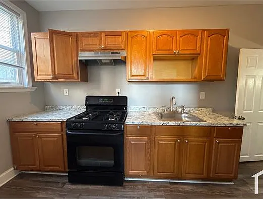 2525 W Cold Spring Ln — Photo 10