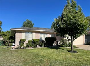 39827 Dorian Dr, Sterling Heights, MI 48310
