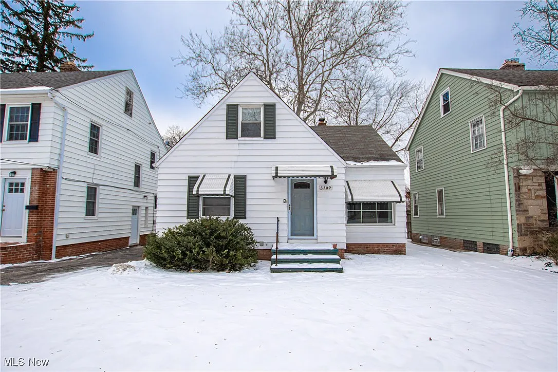 3709 Woodridge Rd photo 1