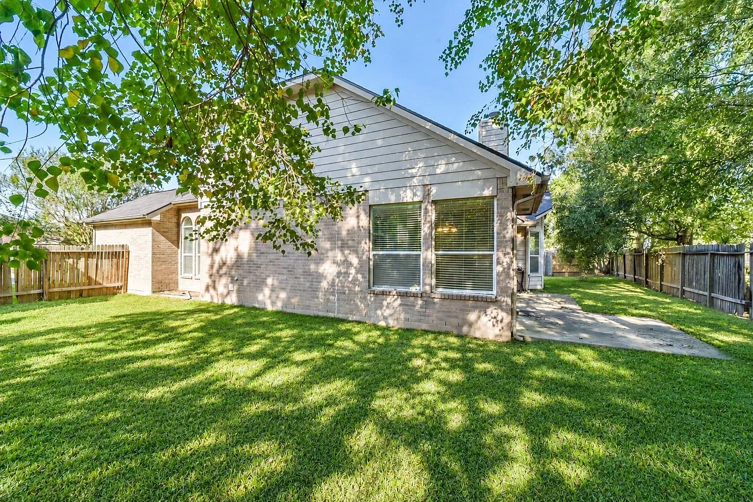 4 bed, 2.5 bath, 2485 sqft, $2,495 — Photo 2