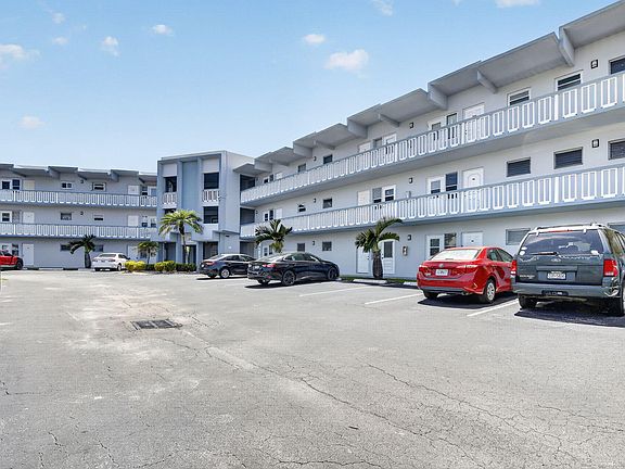 3rd image of 2200 PARK Lane #208