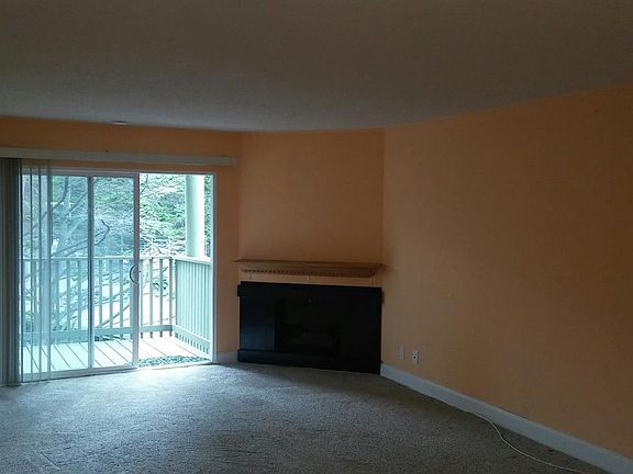 2nd image of 359 Half Moon Ln APT 201