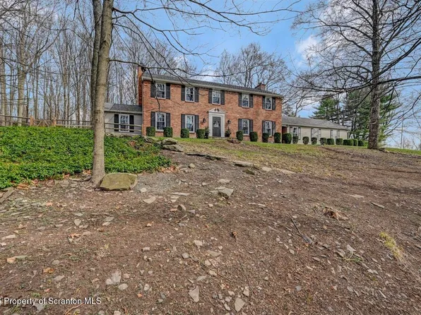 110 Wyndwood Rd, Dalton, PA 18414