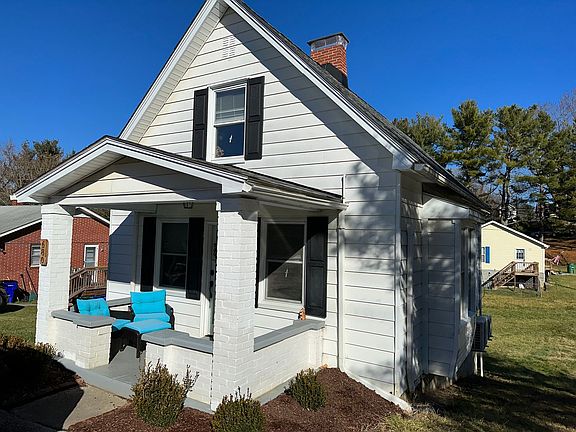 3rd image of 680 Colhoun St NE