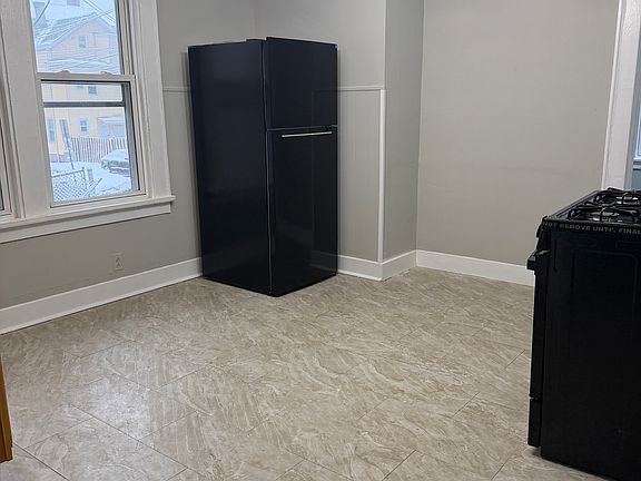 2nd image of 17-19 Courtland St #1