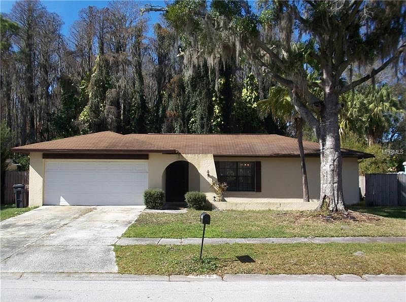 1st image of 16210 Oakmanor Dr