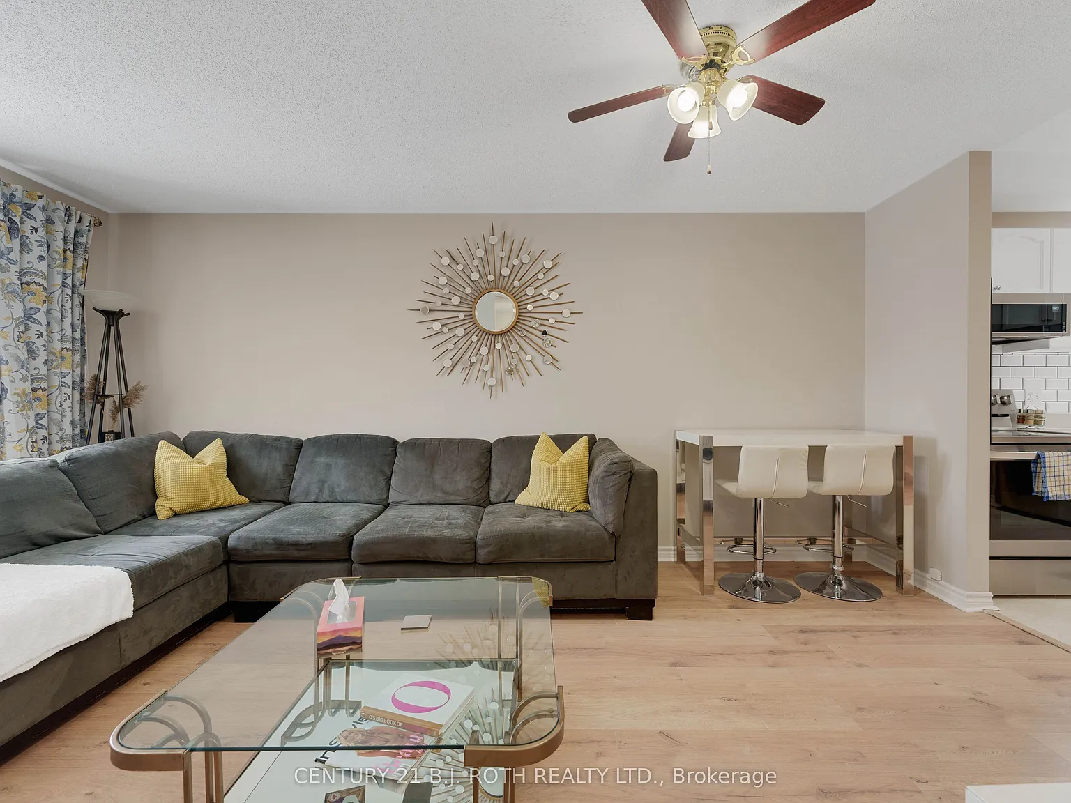 3 bed, $2,700 — Photo 3
