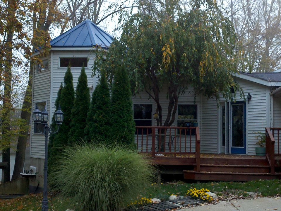 Front deck in early autumn