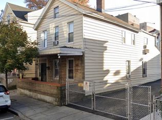 527 38th St, Union City, NJ 07087