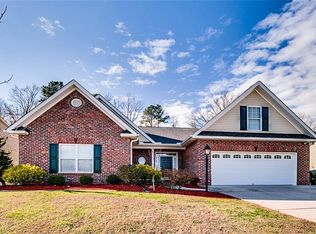 112 Waters Edge Dr, Archdale, NC 27263