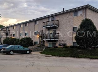 20 N 10th Ave #15, Hiawatha, IA 52233