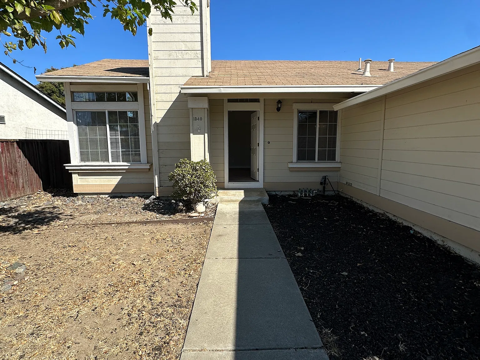 3 bed, 1099 sqft, $2,995 — Photo 2
