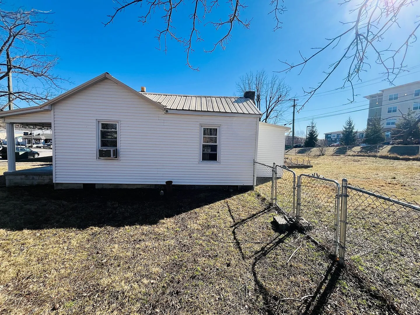 2 Bedroom, 1 Bath House — Photo 2