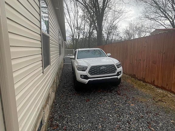 5th image of 375 Knoll Dr