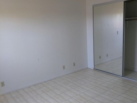 4th image of 18438 Roslin Ave