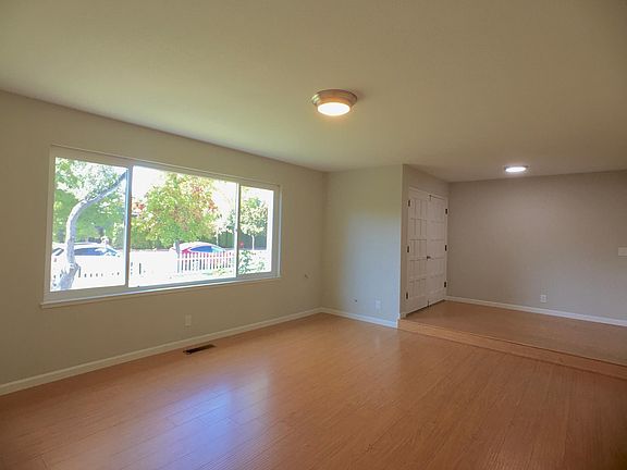 3rd image of 994 Westlynn Way APT 1