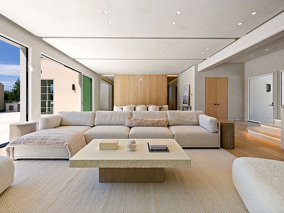 5th image of 118 Sagaponack Main St