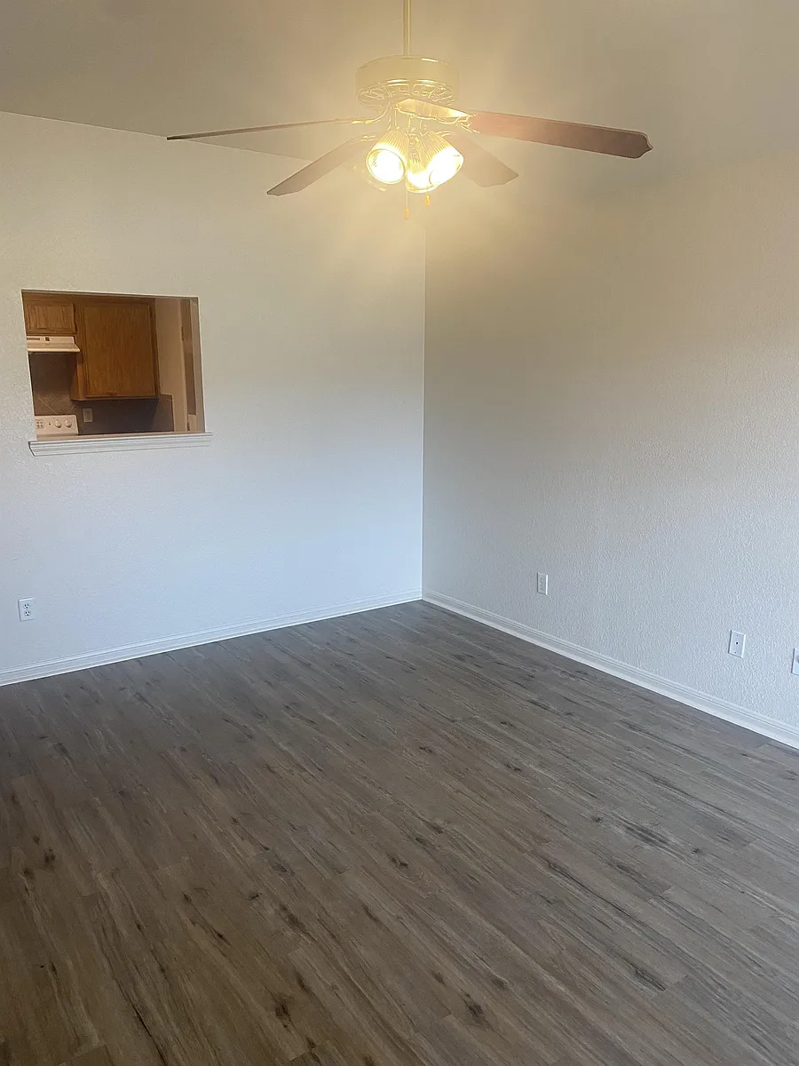 Building Photo - 1104 Nicholas Cir #B