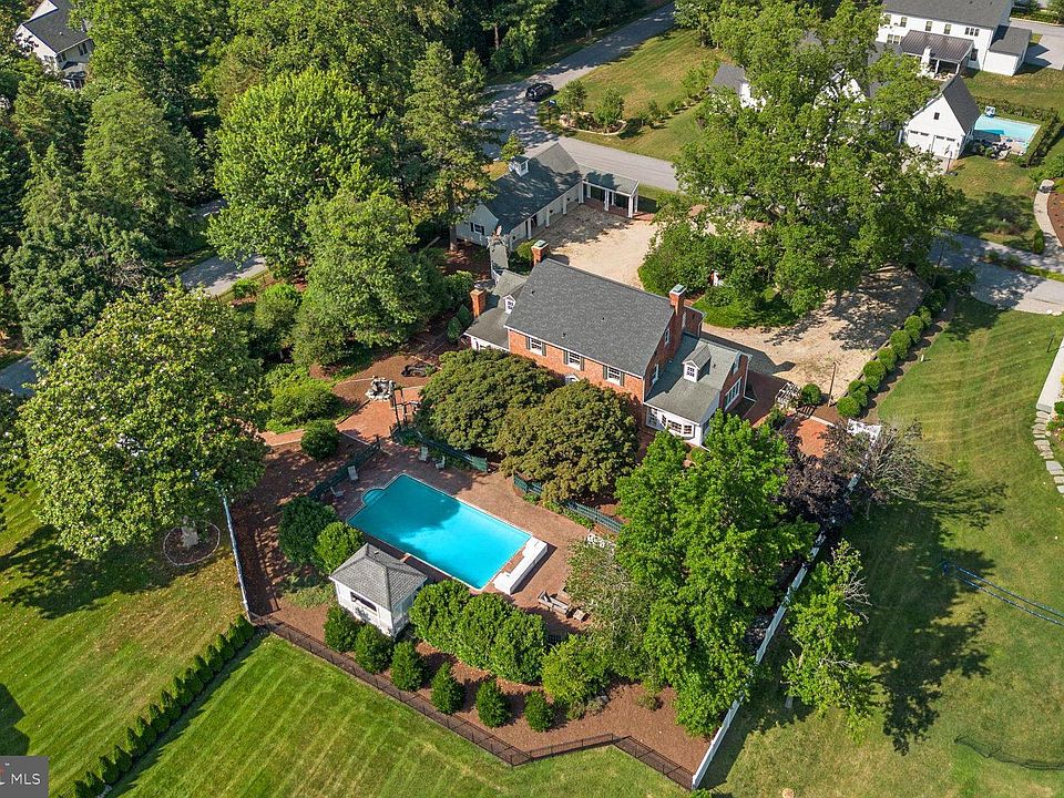 1st image of 1002 Granda Flora Ct