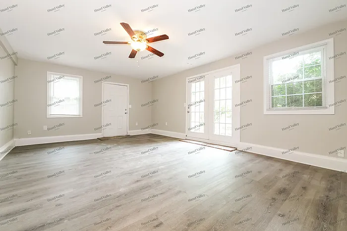 6422 Rockhill Rd — Photo 10