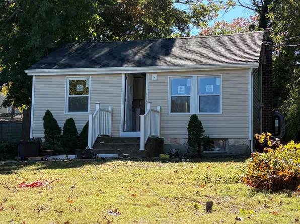 12 Cedarhurst Ave, Selden, NY 11784
