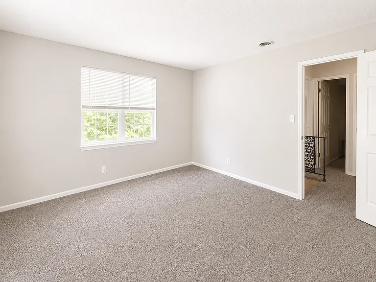 7031 NW Chapel Woods Ln — Photo 11