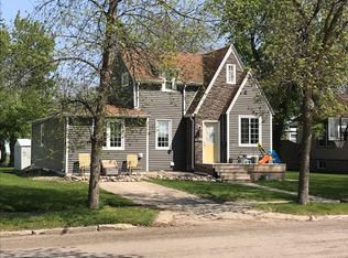 1105 5th St, Langdon, ND 58249