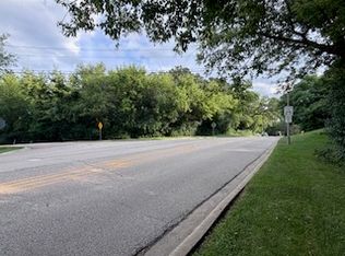 2 Asbury Ave, Fox River Grove, IL 60021