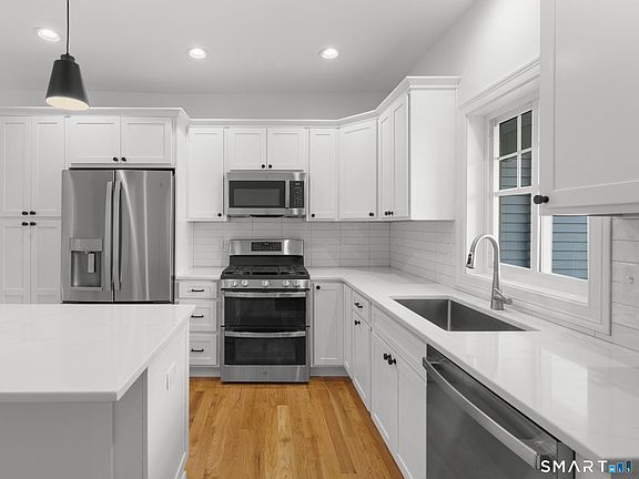4th image of 16 Windward Way #16