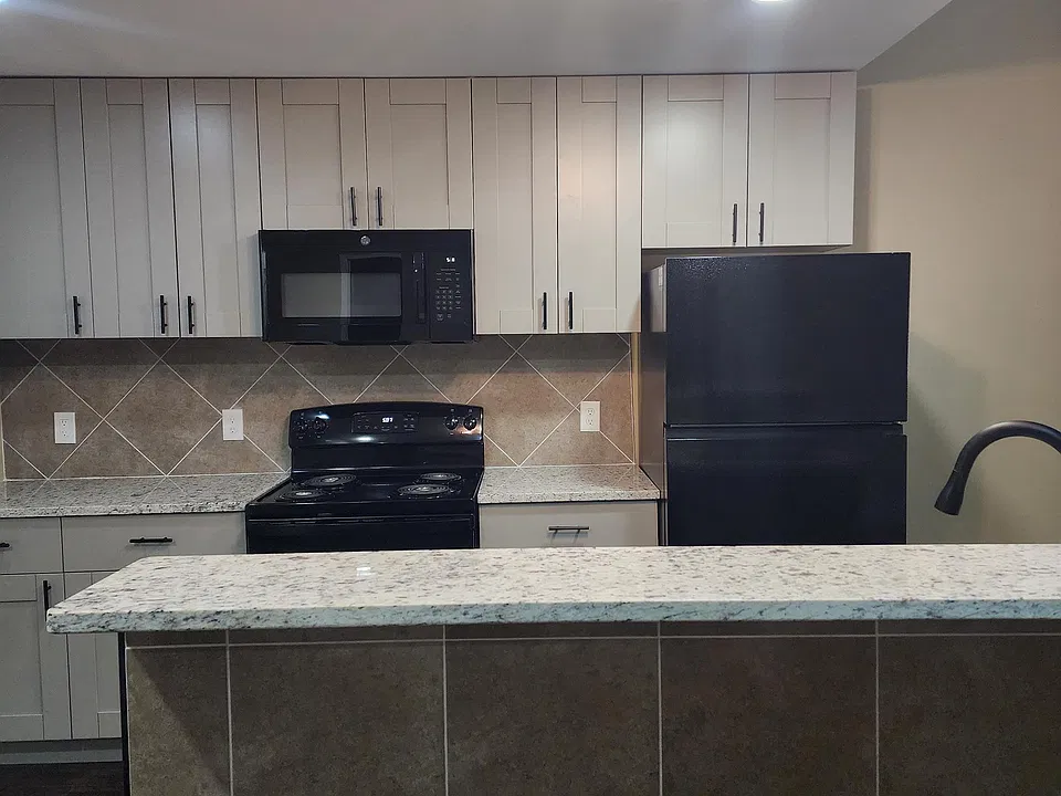 Kitchen/Island